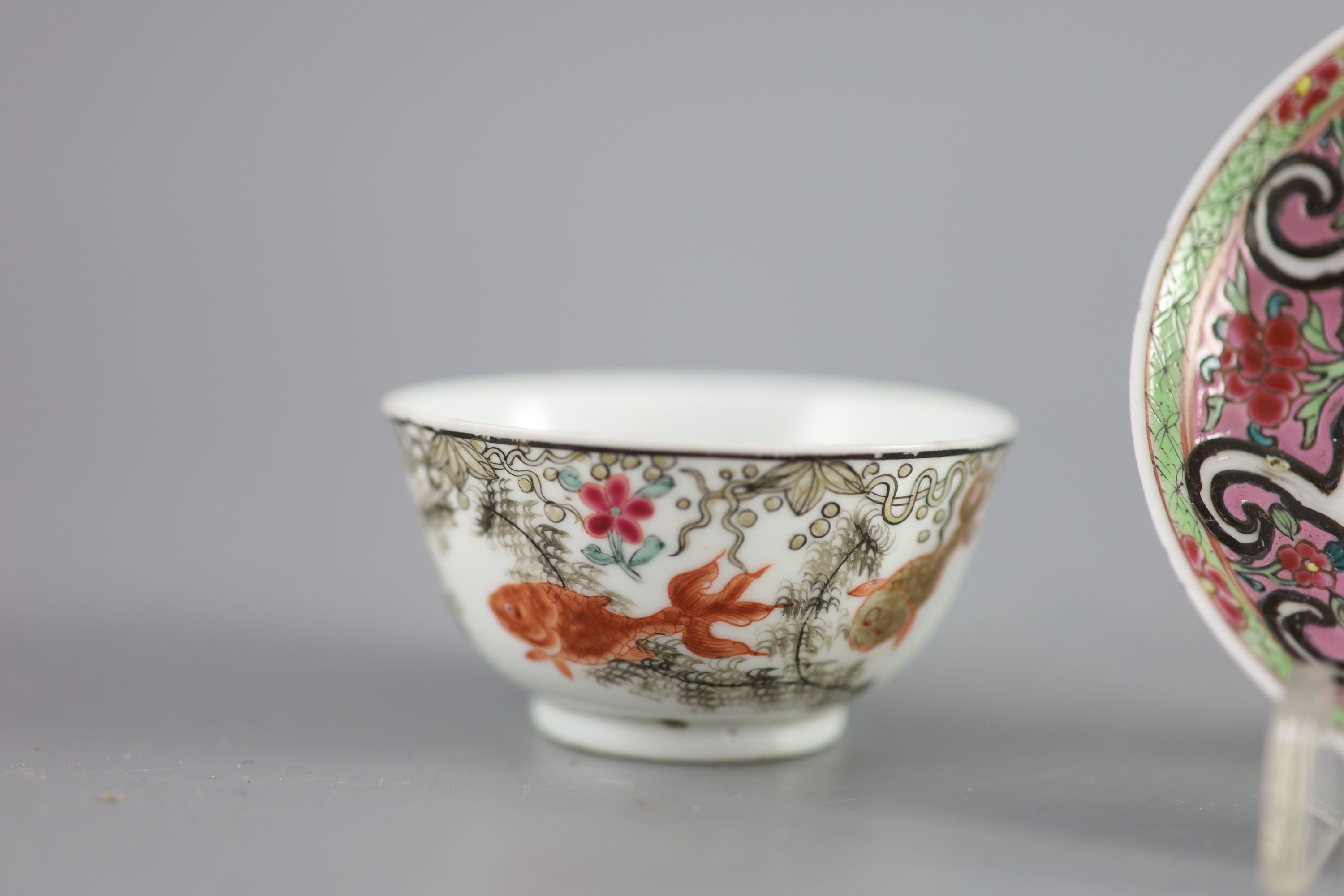 A Chinese Qianlong tea bowl decorated with goldfish, and an associated saucer, diameter 7.5cm and 10.5cm